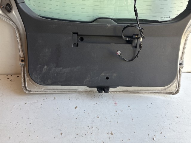 13050 Opel Astra H kombi Csomagtérajtó Z157 Ezüst