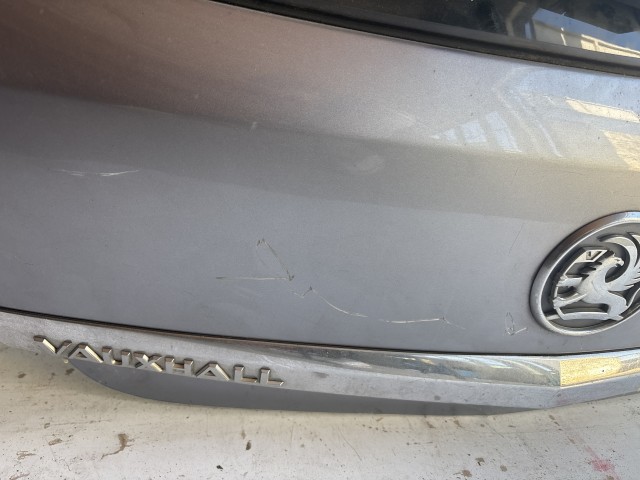 13061 Opel Astra H Csomagtérajtó Z163 Ezüst 5 ajtós
