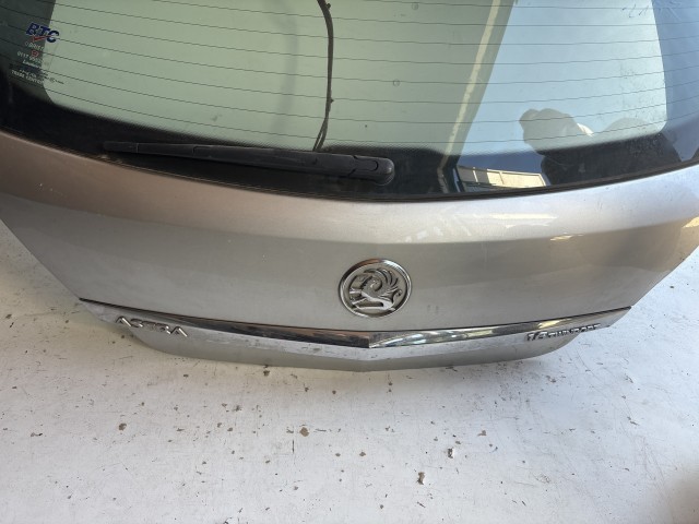 13065 Opel Astra H Csomagtérajtó Használt Z157 Ezüst 5 ajtós