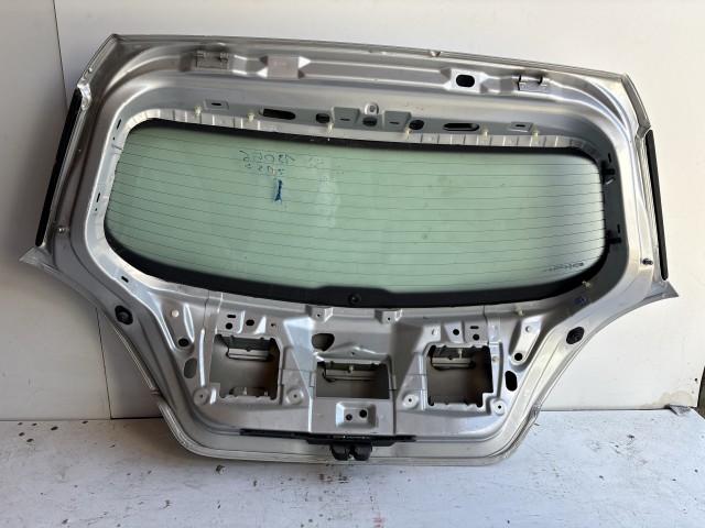 13056 Opel Astra H Csomagtérajtó Z157 Ezüst 5 ajtós
