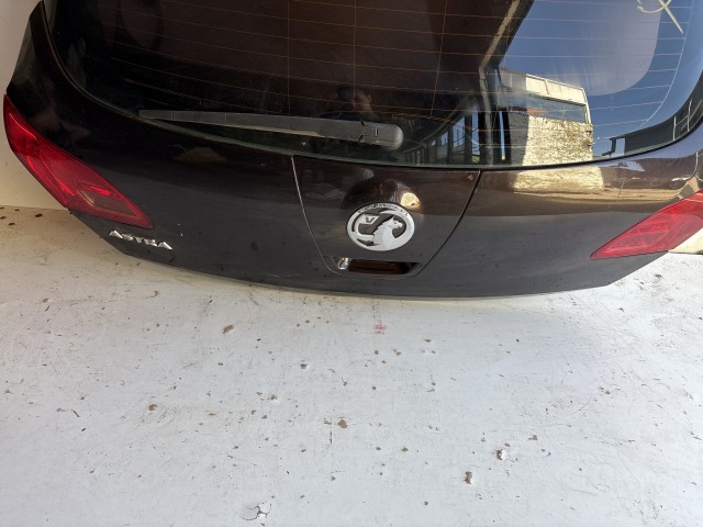 13067 Opel Astra J 2009-2015 Csomagtérajtó Használt Z41c Barna