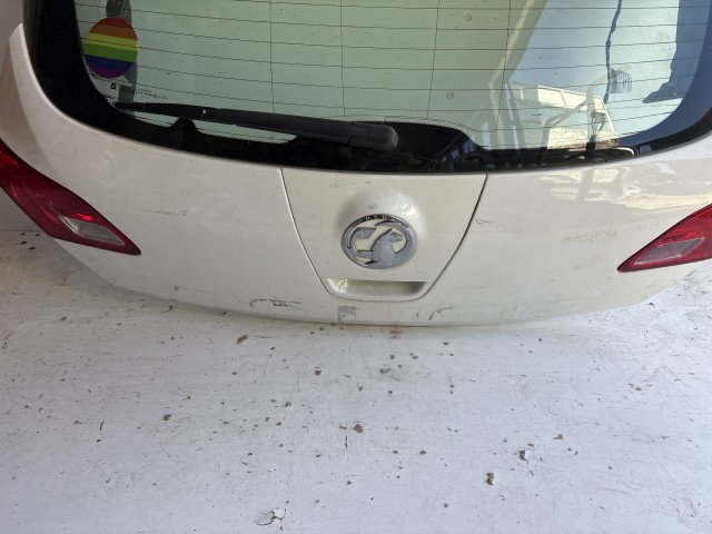 13068 Opel Astra J 2009-2015 Csomagtérajtó Használt  Fehér
