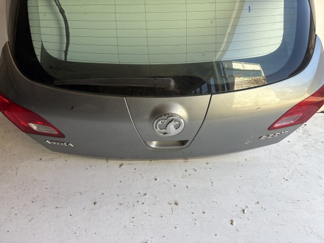 13070 Opel Astra J Csomagtérajtó Z179 Ezüst 5 ajtós