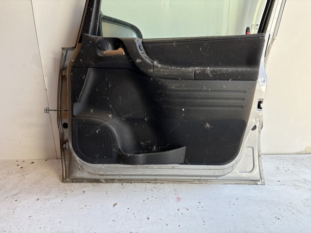 13071 Opel Zafira A  Jobb első  Ajtó Ezüst Z157