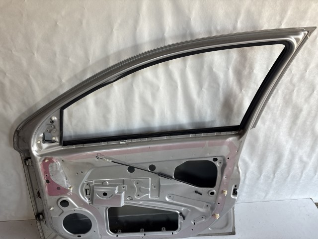 13199 Opel Astra H Jobb első Ajtó Ezüst Z157