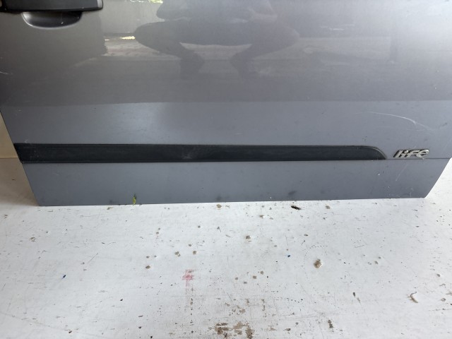 13200 Opel Astra H Jobb első Ajtó Szürke  Z163