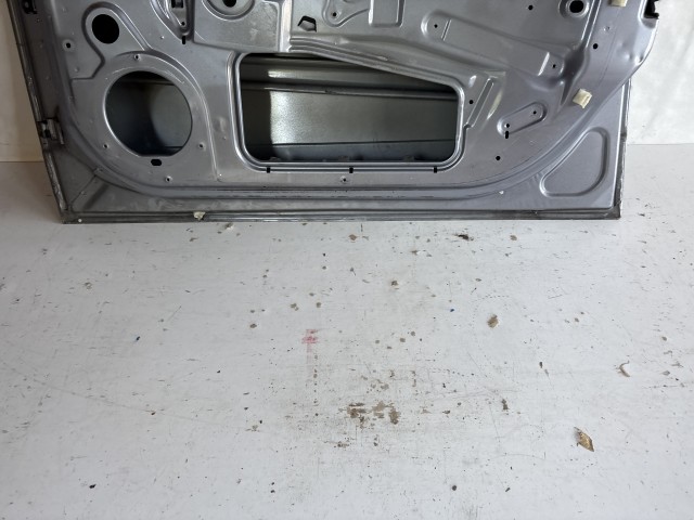 13200 Opel Astra H Jobb első Ajtó Szürke  Z163