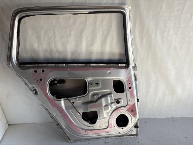 13229 Opel Astra H kombi Bal hátsó Ajtó Ezüst Z157