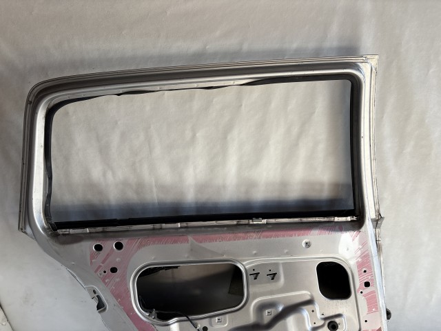 13229 Opel Astra H kombi Bal hátsó Ajtó Ezüst Z157