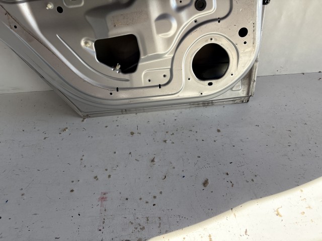 13228 Opel Astra H Kombi Bal hátsó Ajtó Ezüst Z176