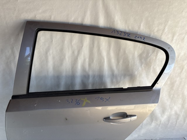 13237 Opel H astra Bal hátsó Ajtó Ezüst Z157 5 ajtós