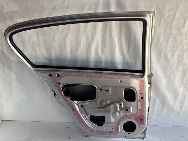 13241 Opel Astra H Bal hátsó Ajtó Ezüst Z157 5 ajtós