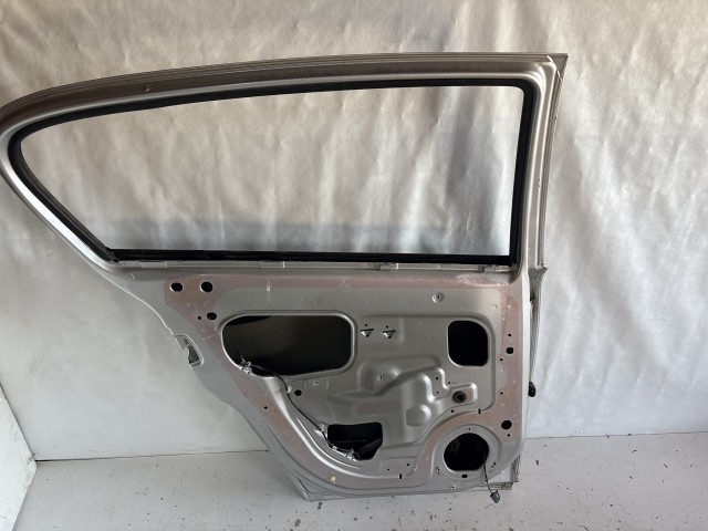 13265 Opel H astra Bal hátsó Ajtó Ezüst Z157 5 ajtós