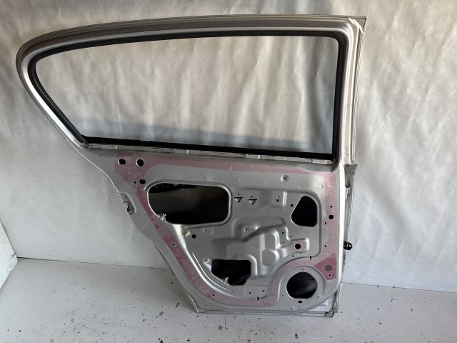 13260 Opel Astra H  Bal hátsó Ajtó Ezüst Z157 5 ajtós