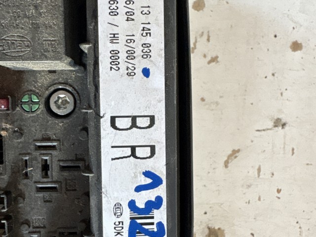 Opel H astra 2004-2014 Motortéri biztosítéktábla Használt