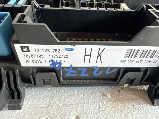 Opel H astra 2004-2014 Biztosítéktábla Csomagtér