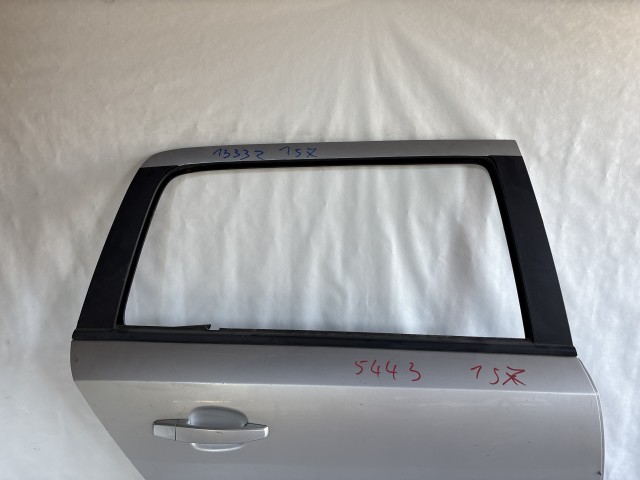 13332 Opel H astra kombi Jobb hátsó Ajtó Ezüst Z157