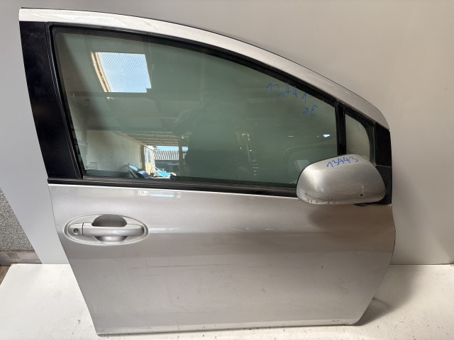13441 Toyota Yaris II. 2005-2011 Jobb első Ajtó Szürke