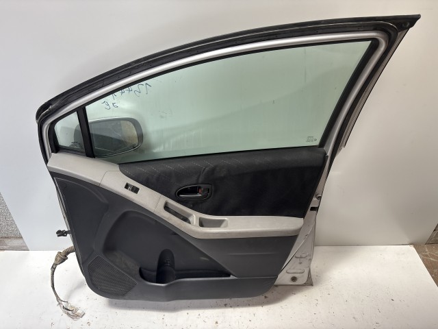 13441 Toyota Yaris II. 2005-2011 Jobb első Ajtó Szürke