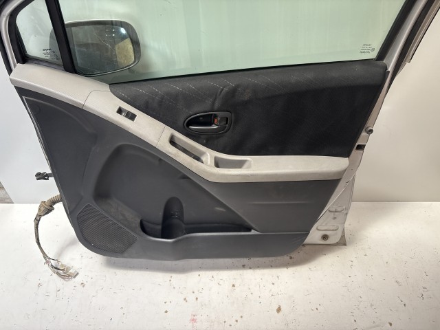 13441 Toyota Yaris II. 2005-2011 Jobb első Ajtó Szürke