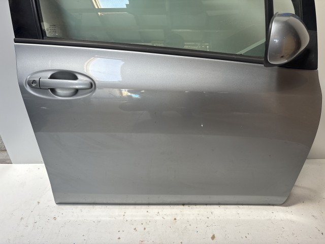 13440 Toyota Yaris II. 2005-2011 Jobb első Ajtó Szürke