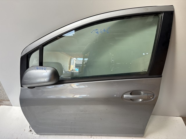 13446 Toyota Yaris II. 2005-2011 Bal első Ajtó Szürke 