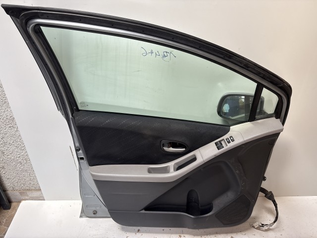 13446 Toyota Yaris II. 2005-2011 Bal első Ajtó Szürke 