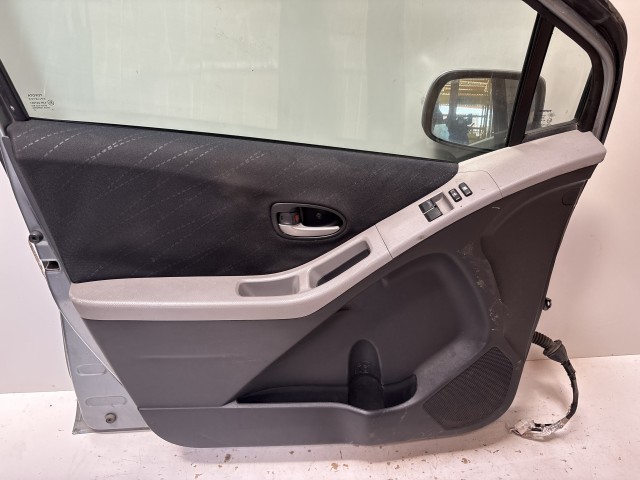 13446 Toyota Yaris II. 2005-2011 Bal első Ajtó Szürke 