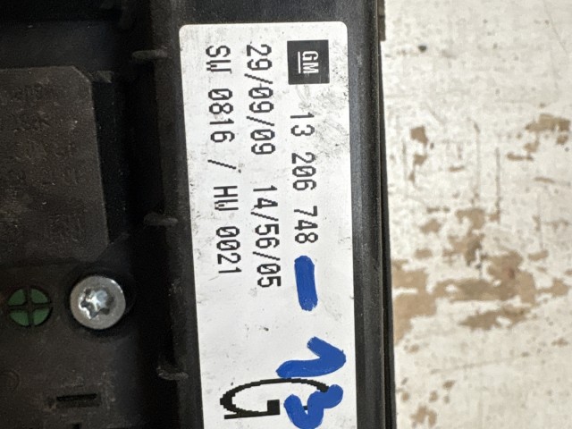 Opel Astra H 2004-2010 Motortéri biztosítéktábla Használt