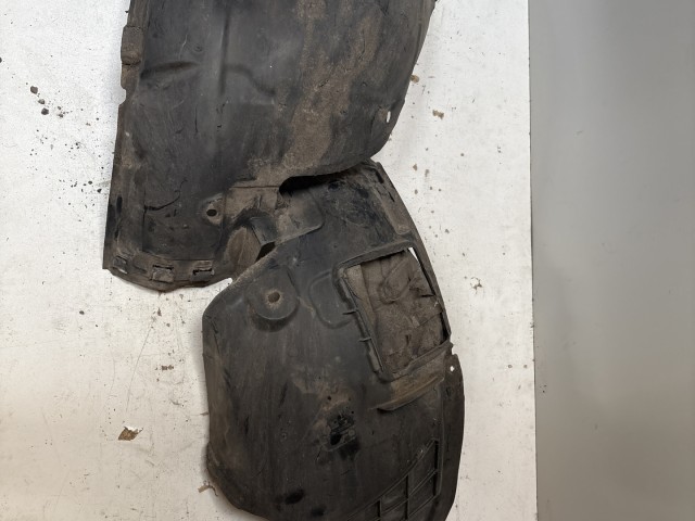 Opel Zafira B bal első Kerékjárati dobbetét 