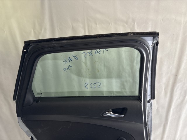13475 Opel Astra J kombit Bal hátsó  Ajtó Használt Ezüst Szürke