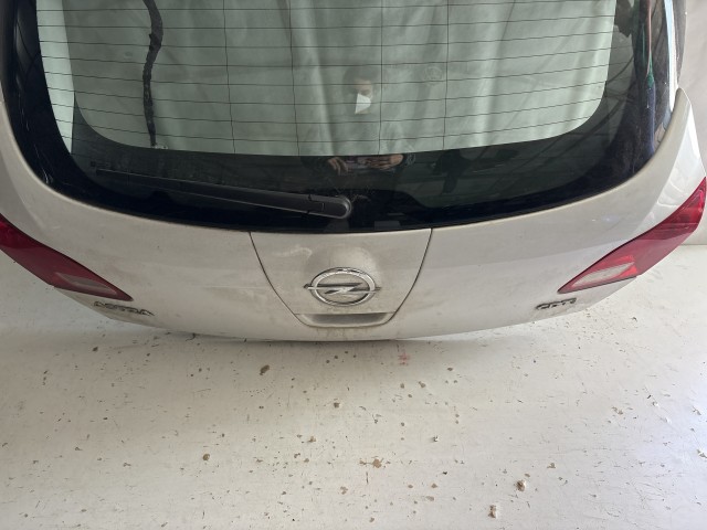 13476 Opel Astra J 2009-2015 Csomagtérajtó Használt Z40r Fehér