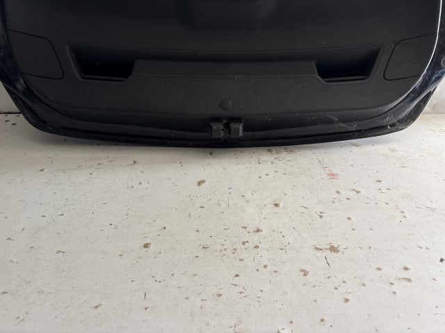 13494 Opel Astra J 2009-2015 Csomagtérajtó Használt  Fekete a képen látható sérüléssel