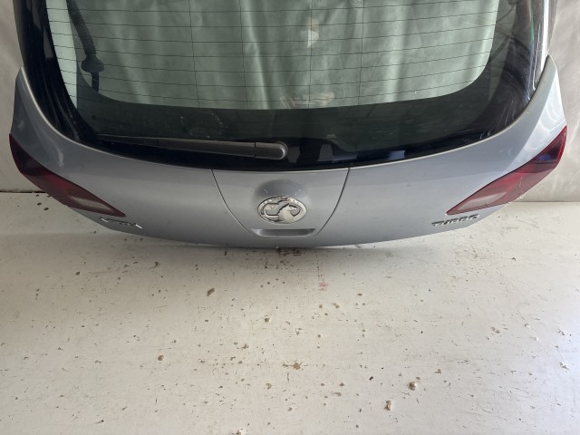 13495 Opel Astra J 2009-2015 Csomagtérajtó Használt Z176 Ezüst 5 ajtós
