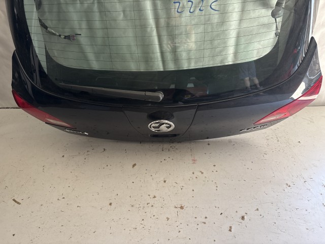 13518 Opel Astra J 2009-2015 Csomagtérajtó Z22c Fekete 5 ajtós