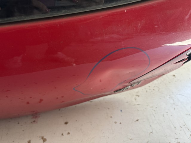 13517 Opel Astra J 2009-2015 Csomagtérajtó Használt  Piros a képen látható sérüléssel