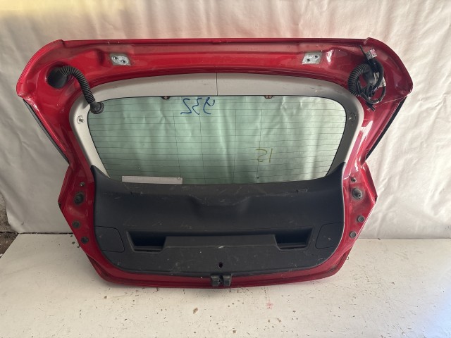 13517 Opel Astra J 2009-2015 Csomagtérajtó Használt  Piros a képen látható sérüléssel