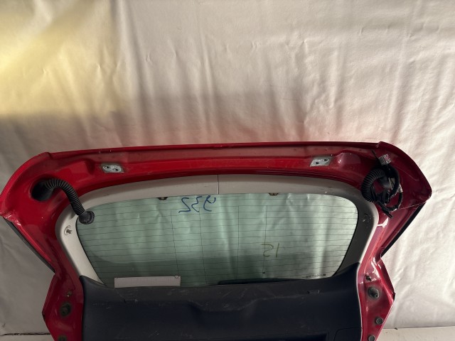 13517 Opel Astra J 2009-2015 Csomagtérajtó Használt  Piros a képen látható sérüléssel