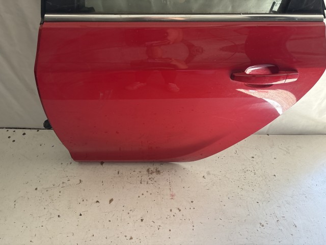 13536 Opel Astra J sedán Bal hátsó Ajtó Piros