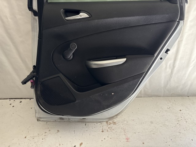 13541 Opel Astra J Jobb hátsó Ajtó Fehér 5 ajtós
