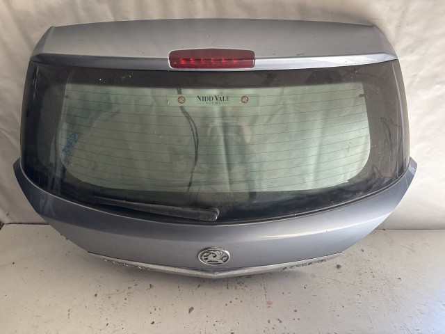 13548 Opel Astra H 2004-2010 Csomagtérajtó Használt Z163 Ezüst
