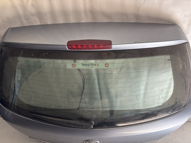 13548 Opel Astra H 2004-2010 Csomagtérajtó Használt Z163 Ezüst