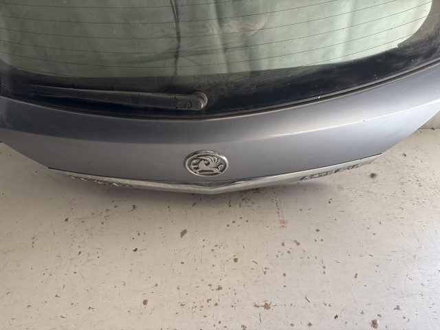 13548 Opel Astra H 2004-2010 Csomagtérajtó Használt Z163 Ezüst