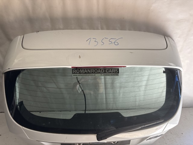 13556 Ford Fiesta Mk6 2008-2019 Csomagtérajtó Használt  Fehér
