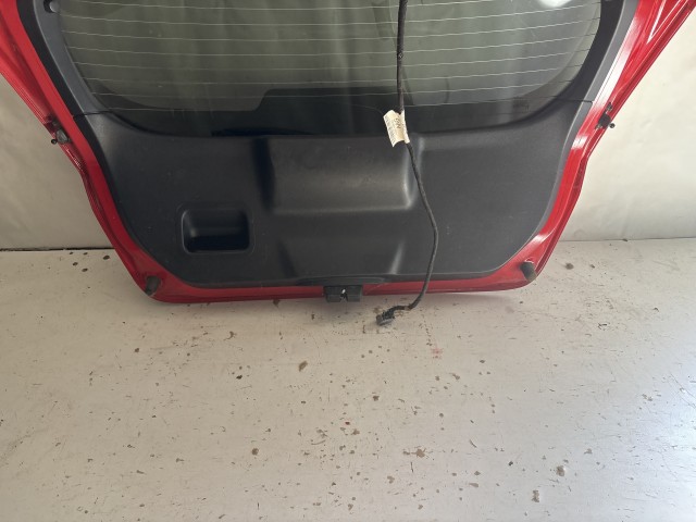 13555 Ford Fiesta Mk6 2008-2019 Csomagtérajtó Használt  Piros