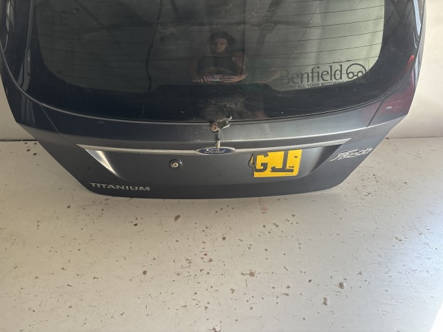 13553 Ford Fiesta Mk6 2008-2019 Csomagtérajtó Használt  Fekete a képen látható sérüléssel