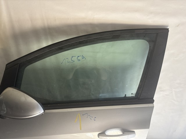 13559 Opel Astra J Bal első Ajtó Ezüst Z176 a képen látható sérüléssel