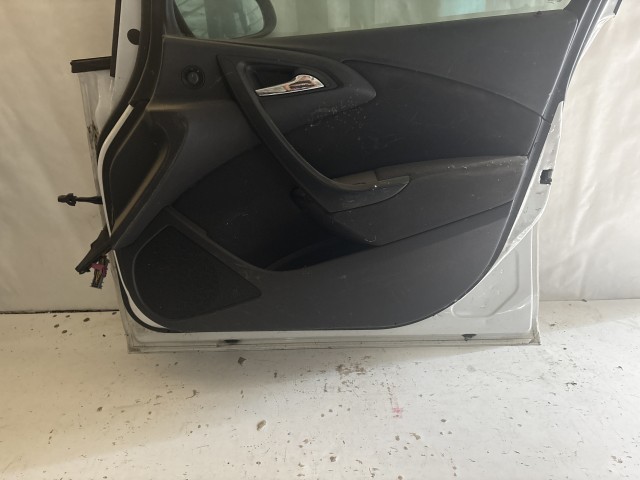13564 Opel Astra J Jobb első Ajtó Fehér