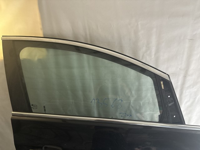 13568 Opel Astra J Jobb első Ajtó Fekete Z20r a képen látható sérüléssel