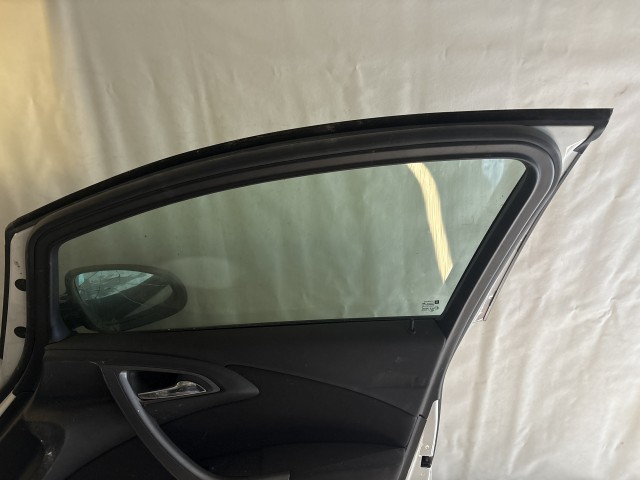13578 Opel Astra H Jobb első Ajtó Fehér